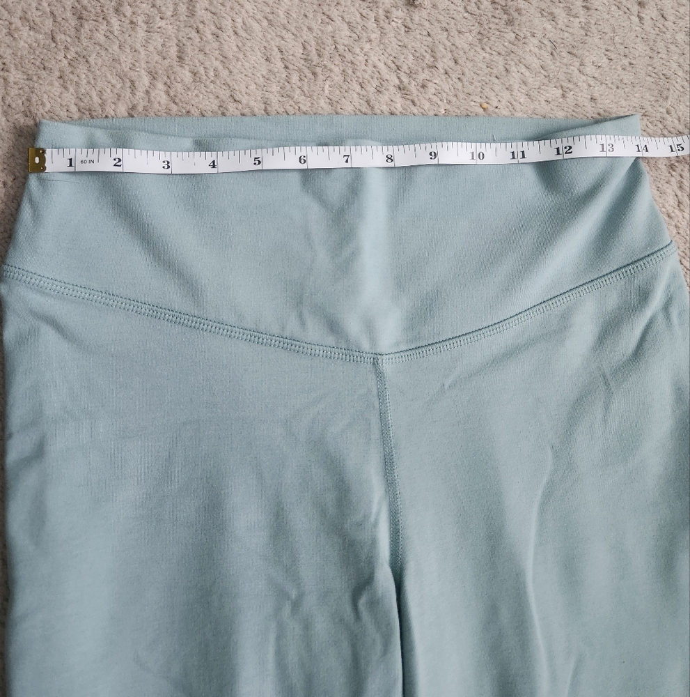Large pale green Old Navy Active slim boot cut pants - Picture 6 of 9